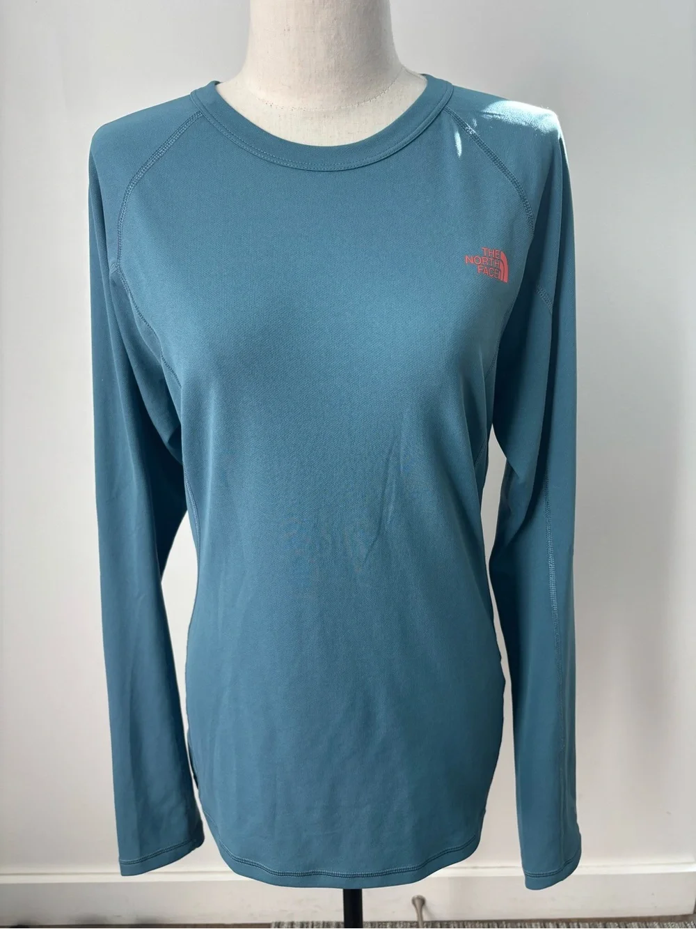 The North Face men’s  Long-Sleeve Crew Tee in Teal